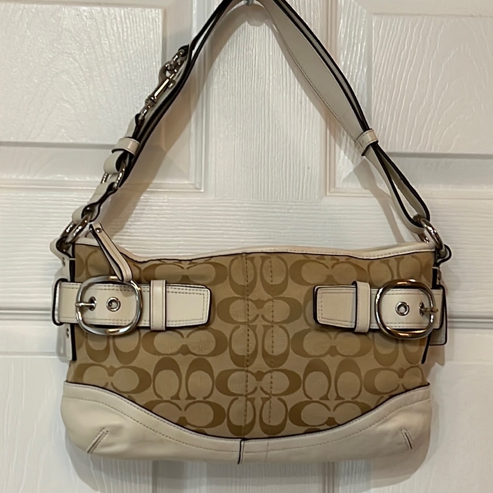 Coach purse. Off white. Shoulder bag.